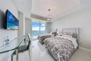 300 S Biscayne Blvd, Miami, FL 33131 - Photo 11