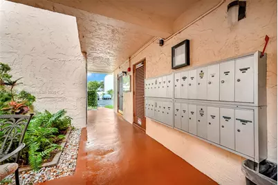 700 SE 6th Ave #304, Deerfield Beach, FL 33441 - Photo 3