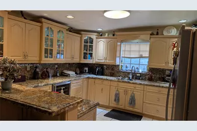 900 W 50th Pl, Hialeah, FL 33012 - Photo 3