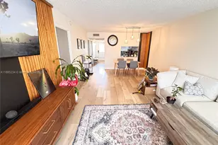 9410 Poinciana Pl, Davie, FL 33324 - Photo 7