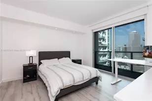 55 SE 6th St, Miami, FL 33131 - Photo 13