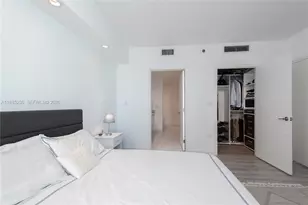55 SE 6th St, Miami, FL 33131 - Photo 13