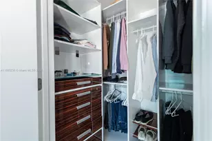 55 SE 6th St, Miami, FL 33131 - Photo 23