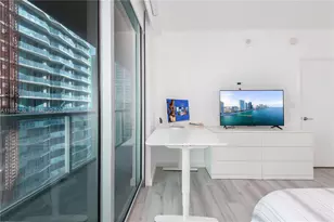55 SE 6th St, Miami, FL 33131 - Photo 17