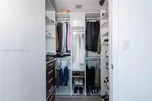 55 SE 6th St, Miami, FL 33131 - Photo 21