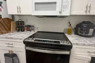 200 SW 117th Terrace, Pembroke Pines, FL 33025 - Photo 7