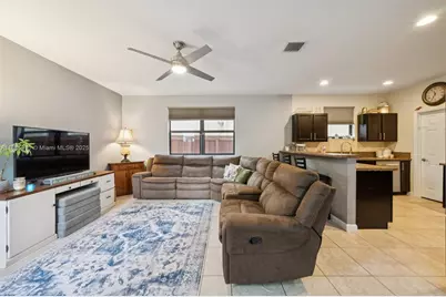 627 SE 34th Ave, Homestead, FL 33033 - Photo 3