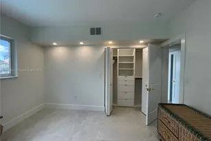 462 Golden Isles Dr, Hallandale Beach, FL 33009 - Photo 21
