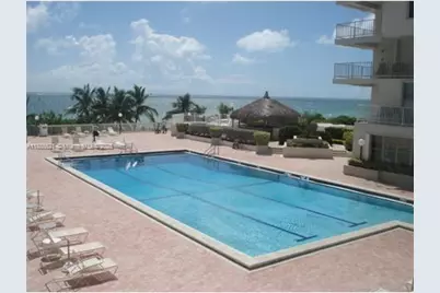 5401 Collins Ave #1129, Miami Beach, FL 33140 - Photo 9