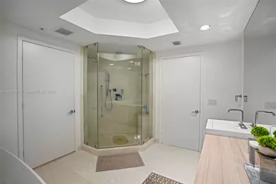 17111 Biscayne Blvd #401, North Miami Beach, FL 33160 - Photo 29