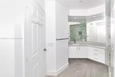 17150 N Bay Rd #2914, Sunny Isles Beach, FL 33160 - Photo 23