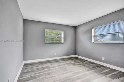 13980 NE 2nd Ct, Miami, FL 33161 - Photo 11