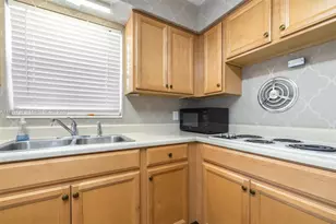 100 Huron Ave, Tampa, FL 33606 - Photo 17