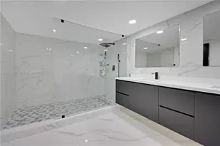 1800 N Bayshore Dr, Miami, FL 33132 - Photo 19