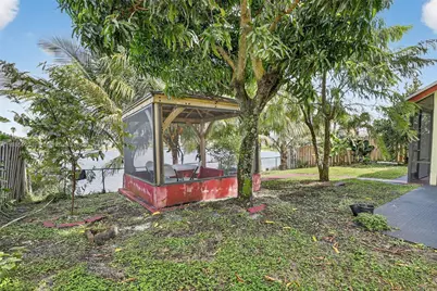 1001 SW 100th Ter, Pembroke Pines, FL 33025 - Photo 55