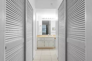 5001 Collins Ave, Miami Beach, FL 33140 - Photo 11