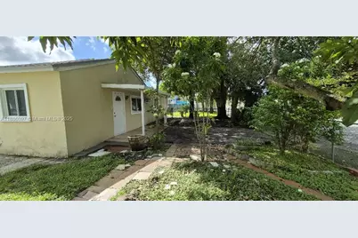 610 E 6th Pl, Hialeah, FL 33010 - Photo 3