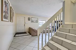 27 Madrid Ln, Davie, FL 33324 - Photo 5