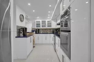 6039 Collins Ave, Miami Beach, FL 33140 - Photo 9