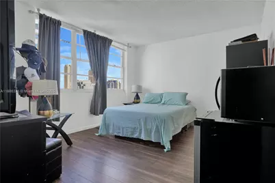 905 Brickell Bay Dr #1121, Miami, FL 33131 - Photo 9