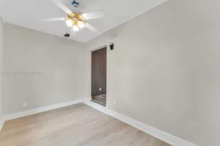 9209 NW 49th Pl, Sunrise, FL 33351 - Photo 15