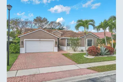 622 SW 200th Ter, Pembroke Pines, FL 33029 - Photo 1