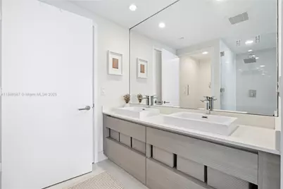 460 NE 28th St #1805, Miami, FL 33137 - Photo 17