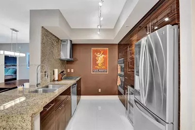 325 S Biscayne Blvd #2519, Miami, FL 33131 - Photo 9