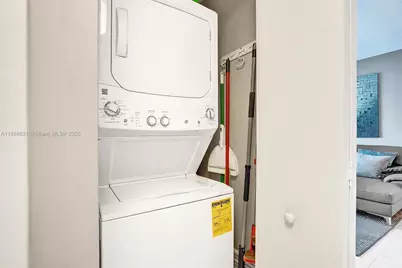 325 S Biscayne Blvd #2519, Miami, FL 33131 - Photo 17