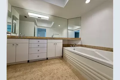 4775 Collins Ave #2507, Miami Beach, FL 33140 - Photo 7