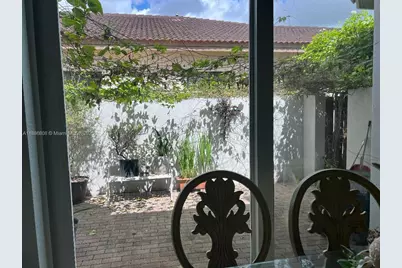 18247 NW 88th Pl, Hialeah, FL 33018 - Photo 9