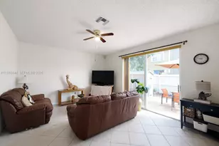 15462 NW 14th Ct, Pembroke Pines, FL 33028 - Photo 7