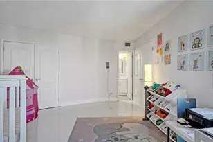 100 Bayview Dr, Sunny Isles Beach, FL 33160 - Photo 23