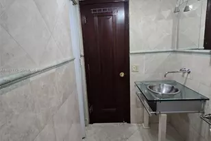 8425 NW 8th St, Miami, FL 33126 - Photo 25