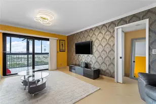 2200 S Cypress Bend Dr, Pompano Beach, FL 33069 - Photo 15