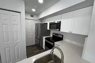 655 SW 111th Way, Pembroke Pines, FL 33025 - Photo 9