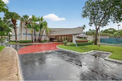 1100 Colony Point Cir #205, Pembroke Pines, FL 33026 - Photo 35