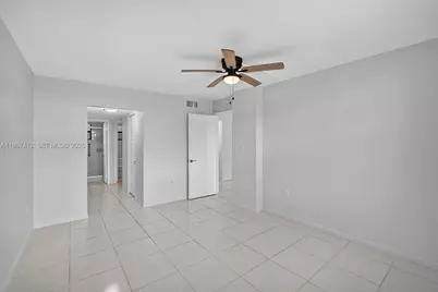 1100 Colony Point Cir #205, Pembroke Pines, FL 33026 - Photo 17