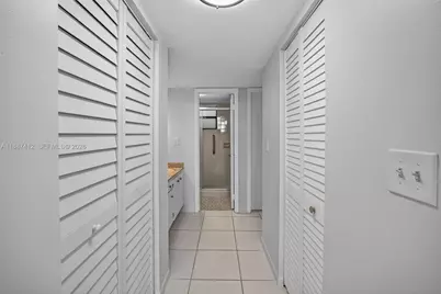 1100 Colony Point Cir #205, Pembroke Pines, FL 33026 - Photo 19