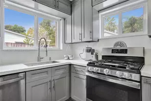 9021 SW 197th St, Cutler Bay, FL 33157 - Photo 9