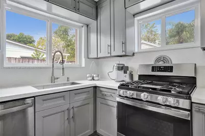 9021 SW 197th St, Cutler Bay, FL 33157 - Photo 11