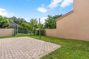 417 NW 87th Ln, Coral Springs, FL 33071 - Photo 5