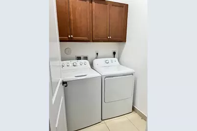 3214 W 97th St, Hialeah, FL 33018 - Photo 17