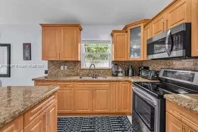 3251 W 70th St, Hialeah, FL 33018 - Photo 11