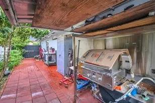 3251 W 70th St, Hialeah, FL 33018 - Photo 27