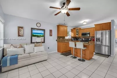 3251 W 70th St, Hialeah, FL 33018 - Photo 15