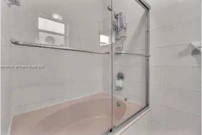 3251 W 70th St, Hialeah, FL 33018 - Photo 21