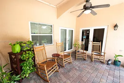 13070 NW 5th St, Pembroke Pines, FL 33028 - Photo 15