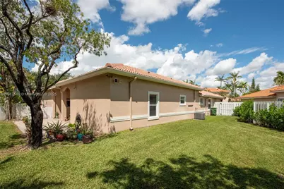 13070 NW 5th St, Pembroke Pines, FL 33028 - Photo 17