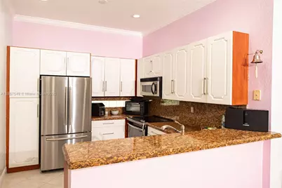 13070 NW 5th St, Pembroke Pines, FL 33028 - Photo 9